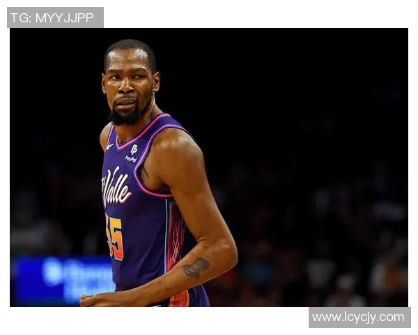 凯文杜兰特如何在NBA赛场上重塑自我与团队合作的传奇之路 凯文杜兰特如何在NBA赛场上重塑自我与团队合作的传奇之路